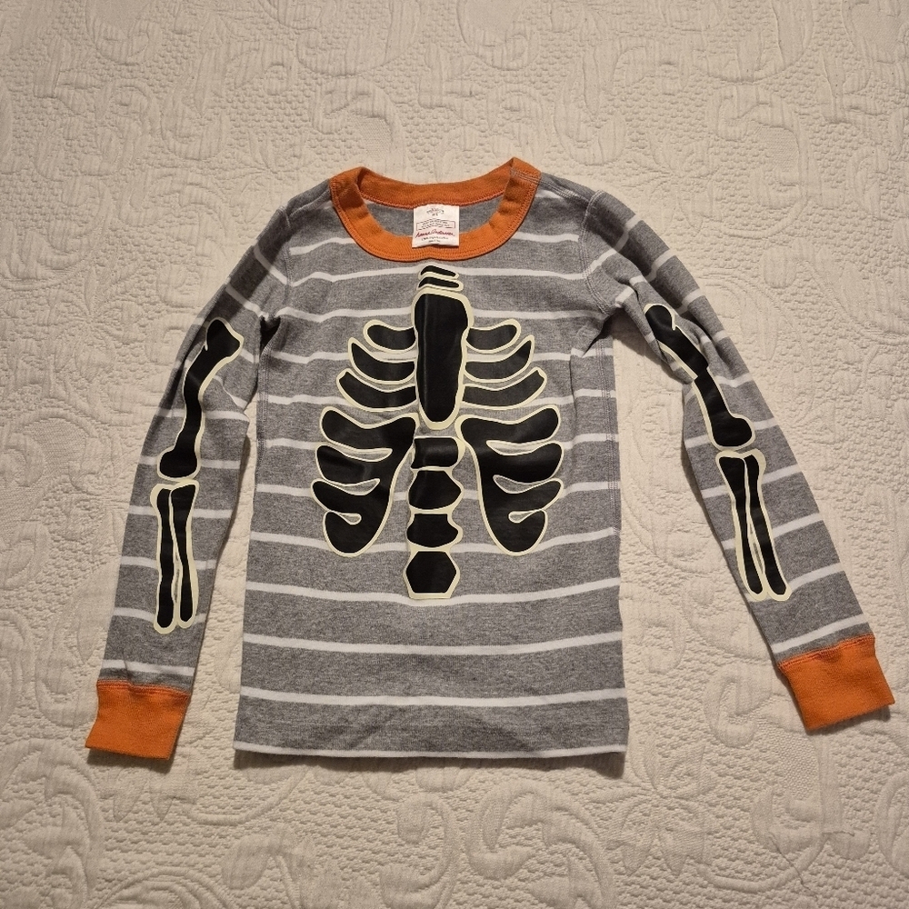 Hanna Andersson pajama top size 110 or US 5 halloween design trim glows VGUC